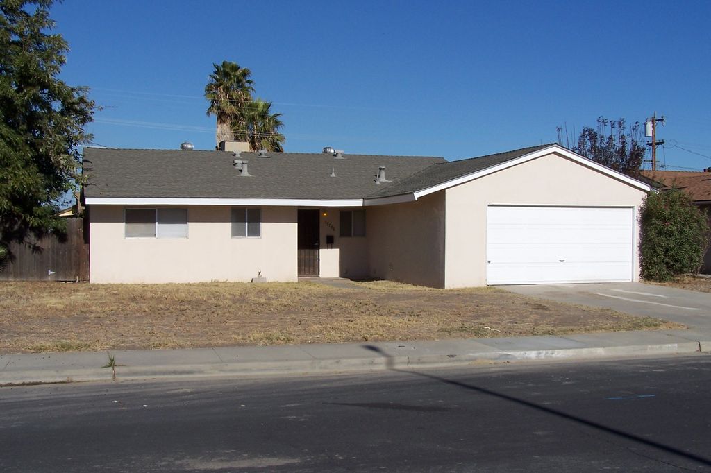 19708 Park Ln, Lemoore, CA 93245