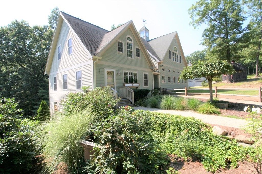 129 River St, Middleton, MA 01949
