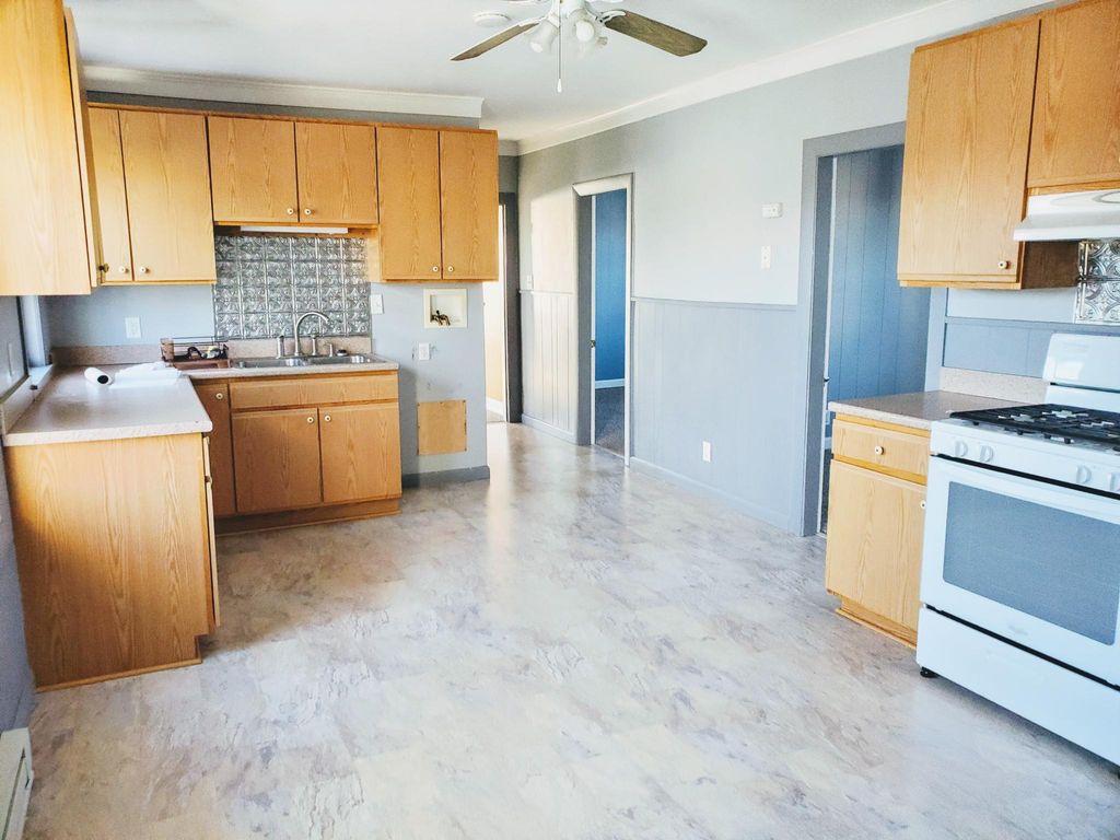 193-195 Mount Hope St #3, Lowell, MA 01854