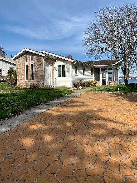 575 Pearl Beach Rd, Coldwater, MI 49036