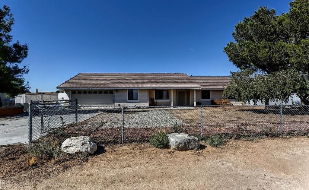 12340 Algonquin Rd, Apple Valley, CA 92308