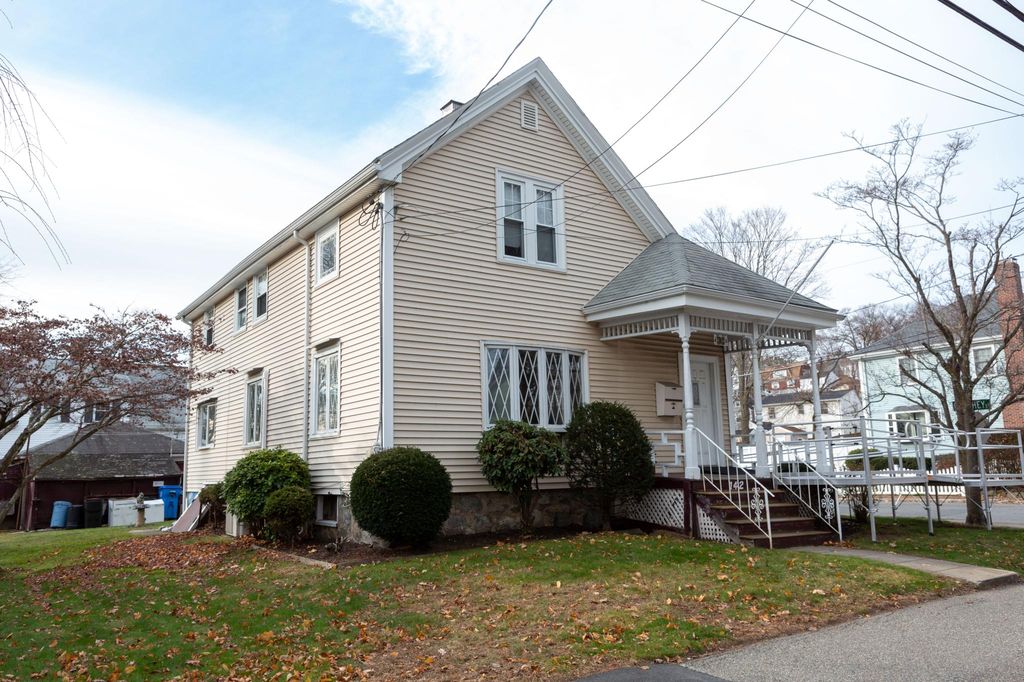142 Dale St #1, Waltham, MA 02451