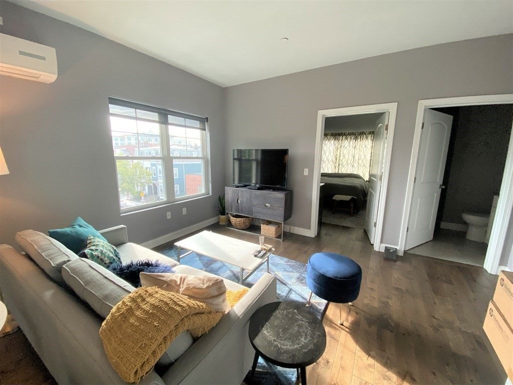 41 Saratoga St #2F, Boston, MA 02128