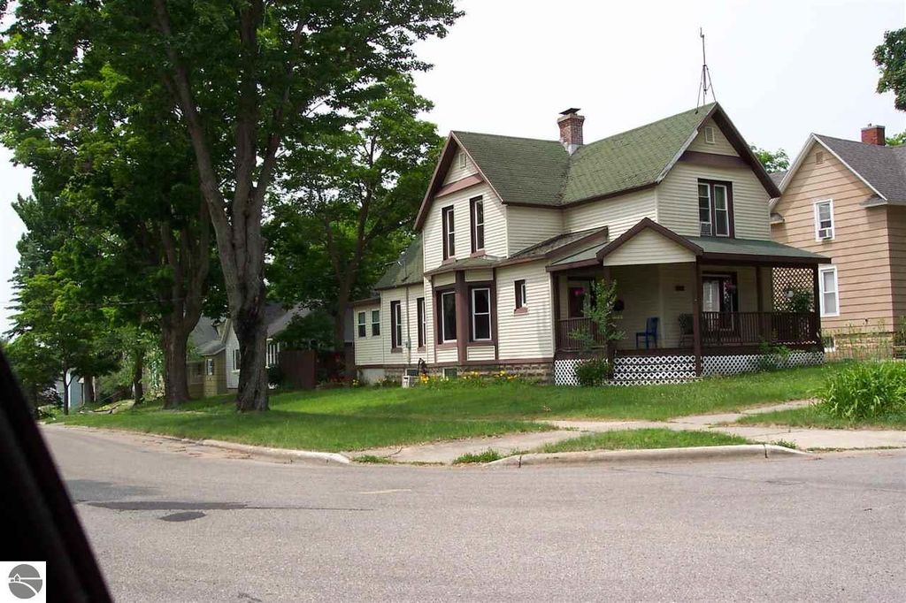 422 Prospect St, Cadillac, MI 49601