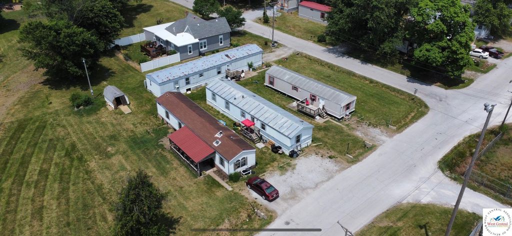 605 N  5th St, Clinton, MO 64735