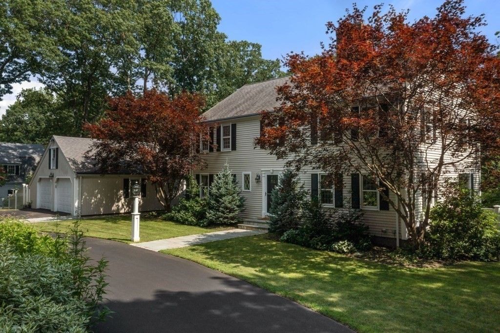 37 Falmouth Rd, Wellesley, MA 02481