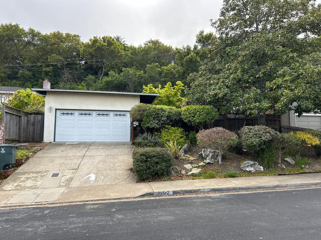1202 Foothill St, Redwood City, CA 94061
