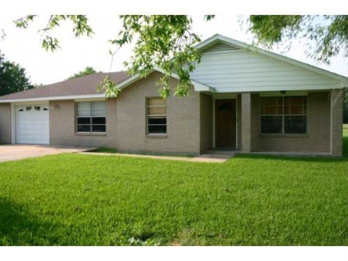 140 Washington St, Paige, TX 78659