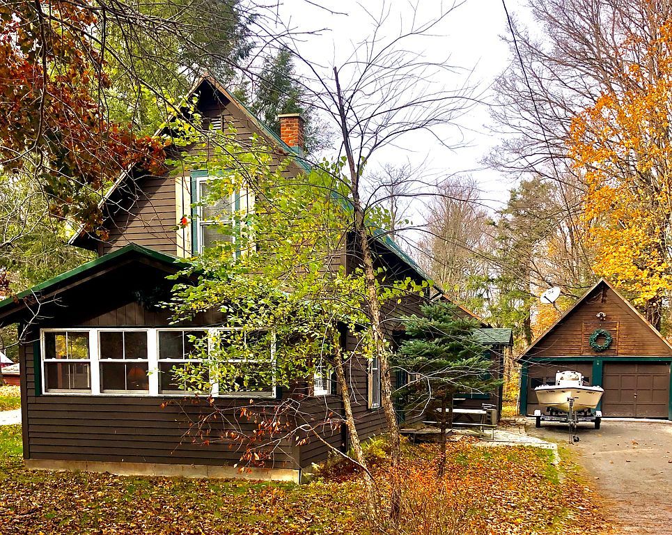 289 S Shore Rd, Old Forge, NY 13420