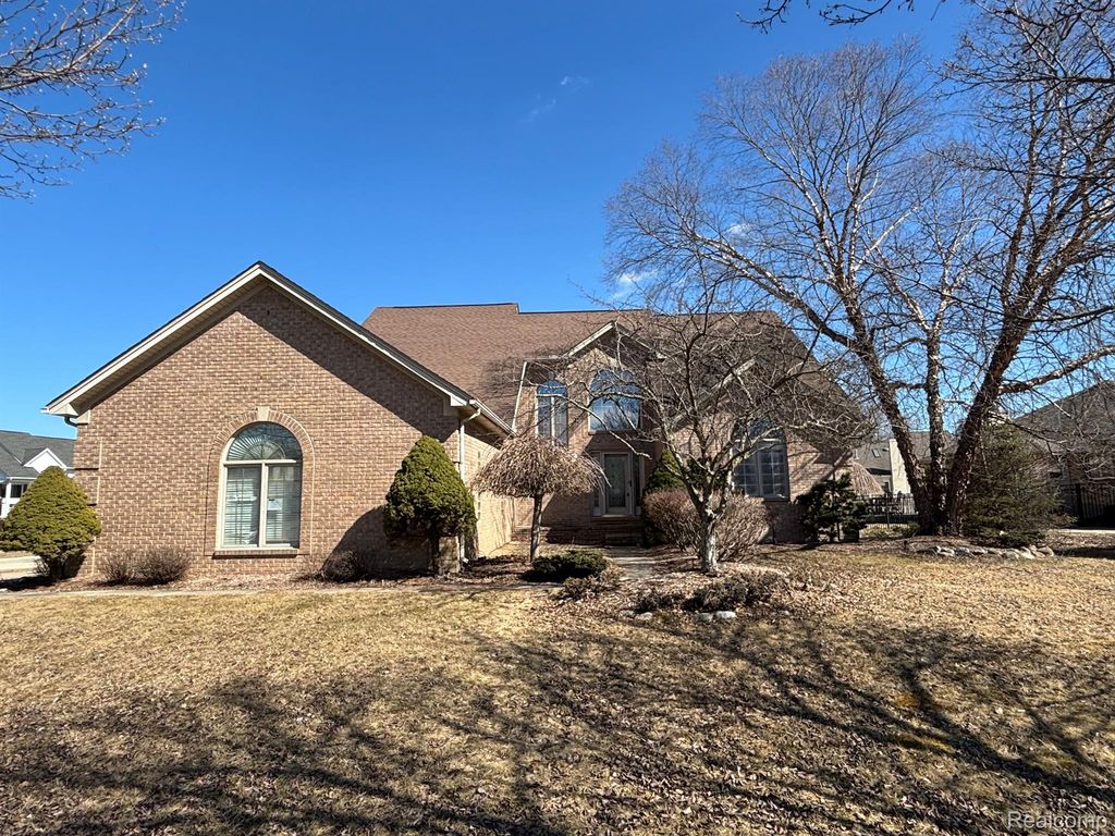 20155 Metzger Dr, Rockwood, MI 48173
