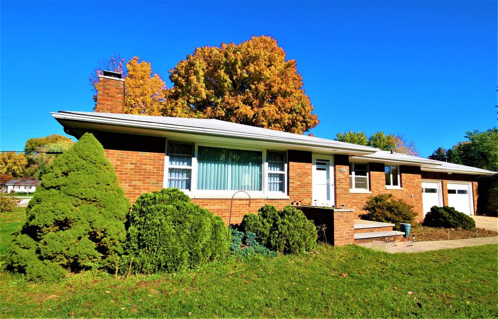 1799 Clearwood Dr, Stevensville, MI 3 Bed, 2 Bath SingleFamily Home