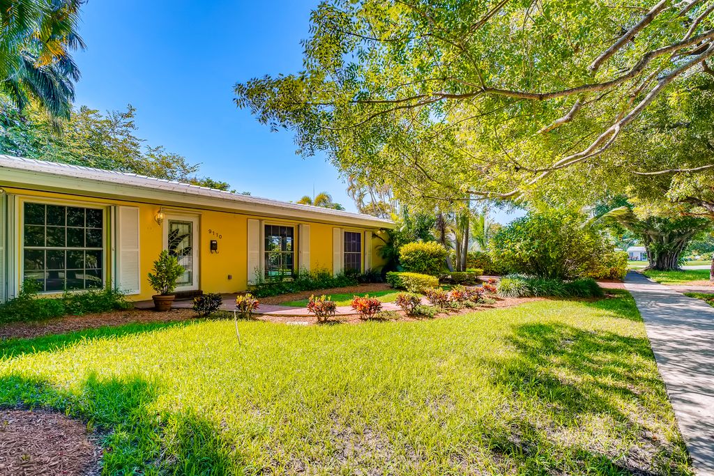9110 Tiffany Dr, Miami, FL 33157
