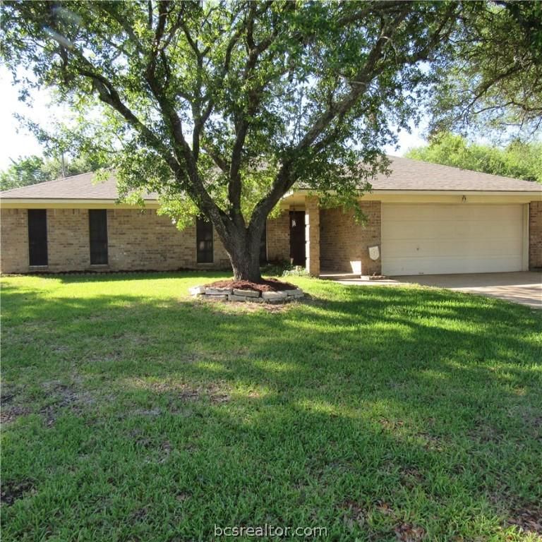 3907 Oak Bluff Cir, Bryan, TX 77802
