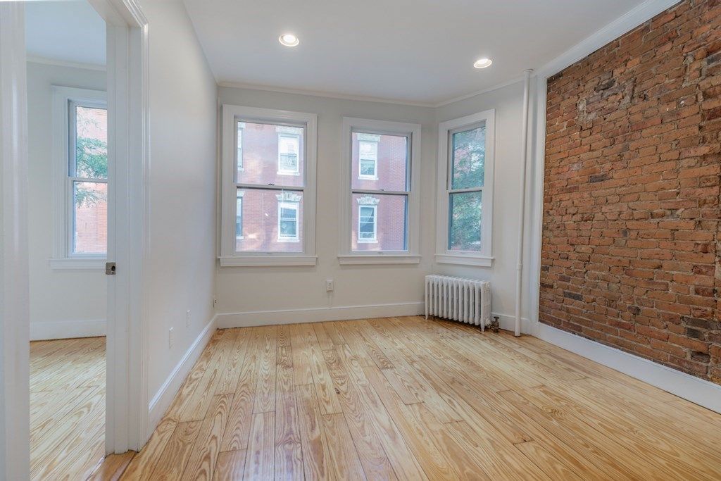 34 Grove St #4, Boston, MA 02114