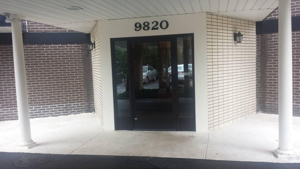 9820 S Pulaski Rd #A102, Oak Lawn, IL 60453