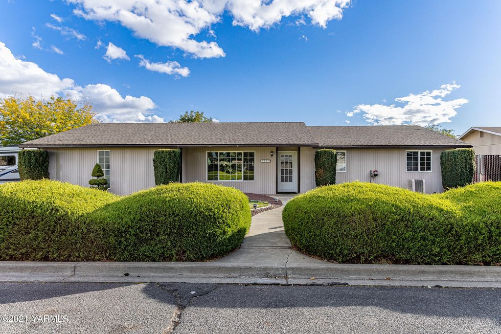 2702 W Plath Ave, Yakima, WA 98902