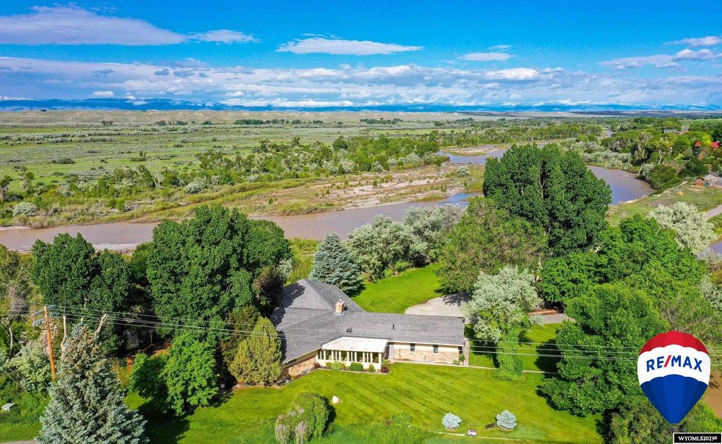 1005 Country Club Dr, Riverton, WY 82501