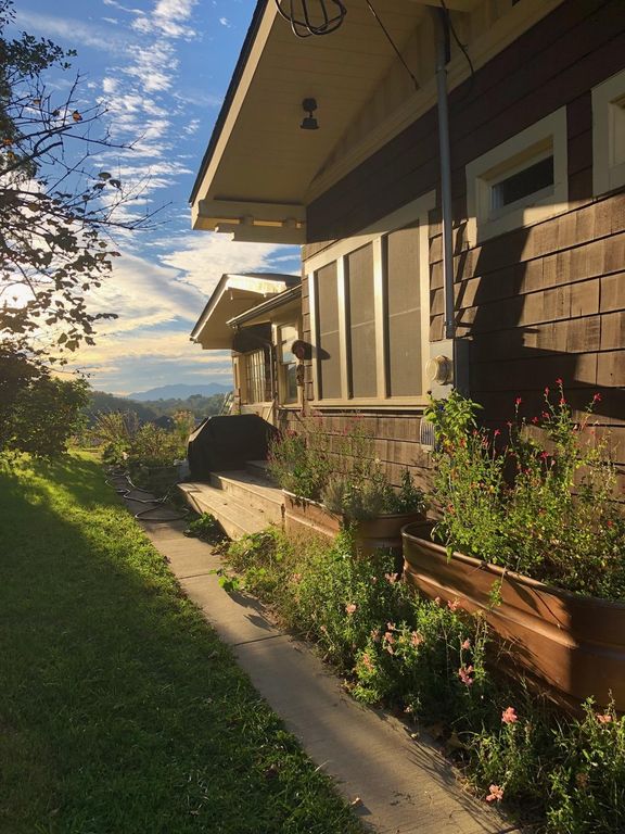 108 1/2 Fairview Rd, Asheville, NC 28803