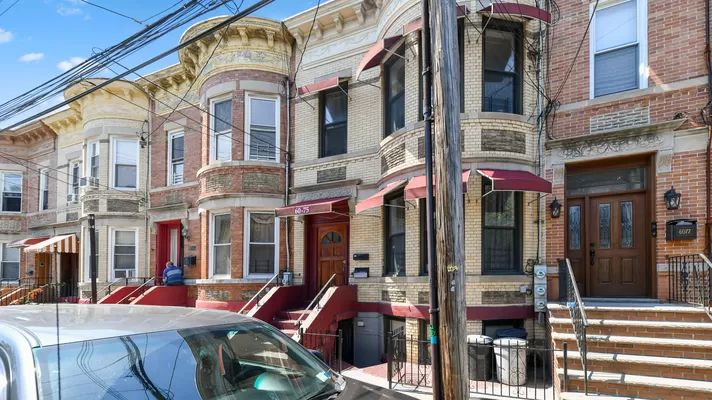 6075 67th Ave, Flushing, NY 11385