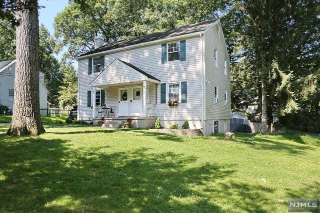 11 Cottage Ln, Upper Saddle River, NJ 07458