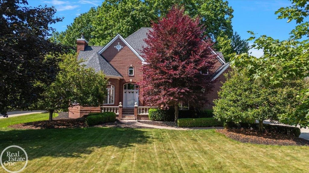 12277 Forest Glen Ln, Shelby Township, MI 48315