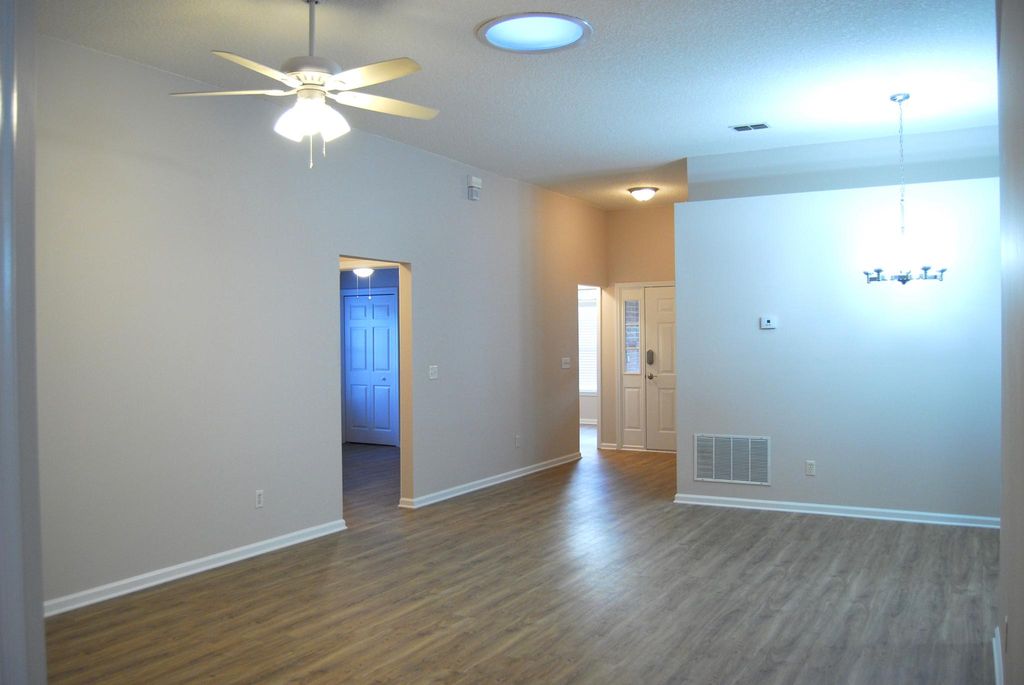 1186 Waterfall Dr, Jacksonville, FL 32225