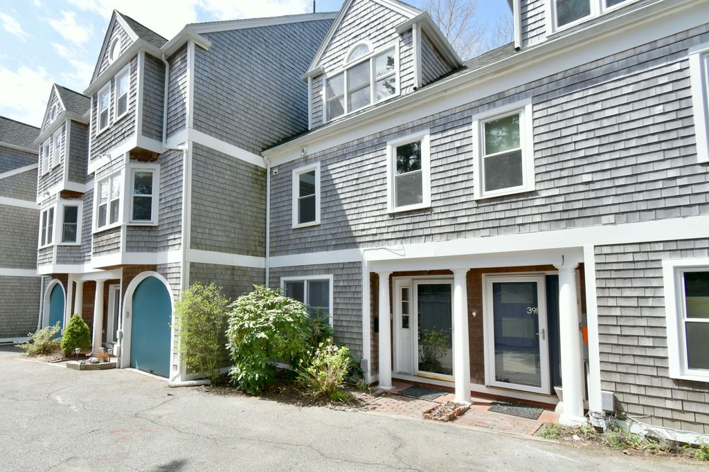 39 Bellis Cir #E, Cambridge, MA 02140