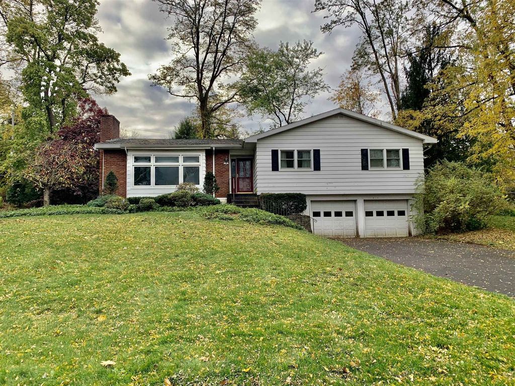 14 Princess Ln, Loudonville, NY 12211 4 Bed, 2 Bath SingleFamily