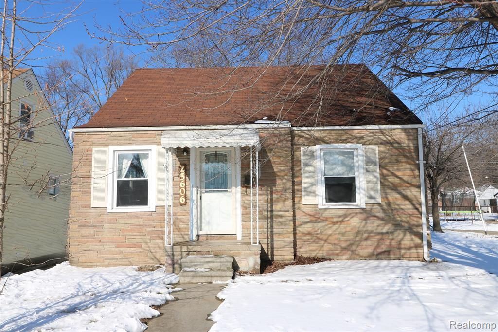 25606 Andover Dr, Dearborn Heights, MI 48125