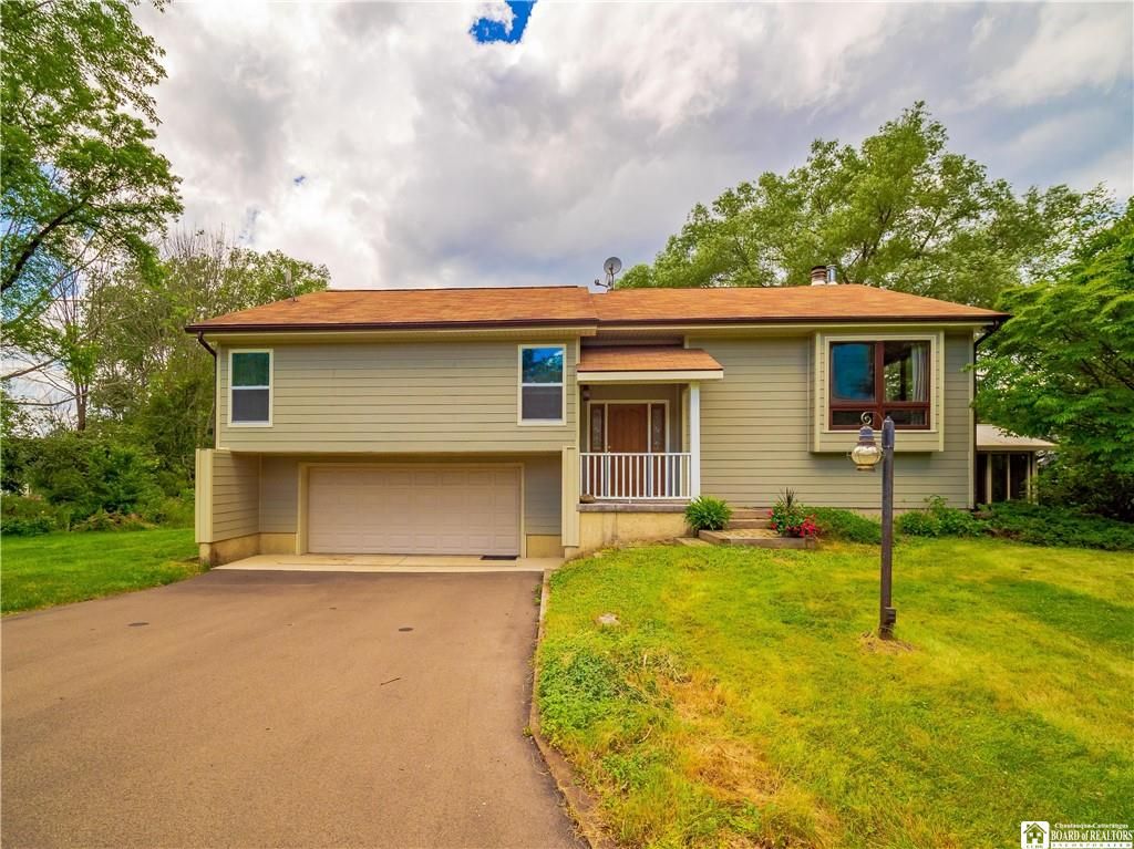 12 Wellington Ct, Jamestown, NY 14701