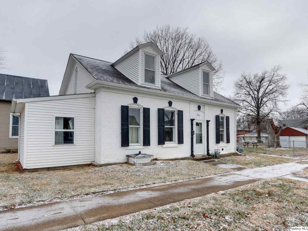 1226 Ohio St, Quincy, IL 62301
