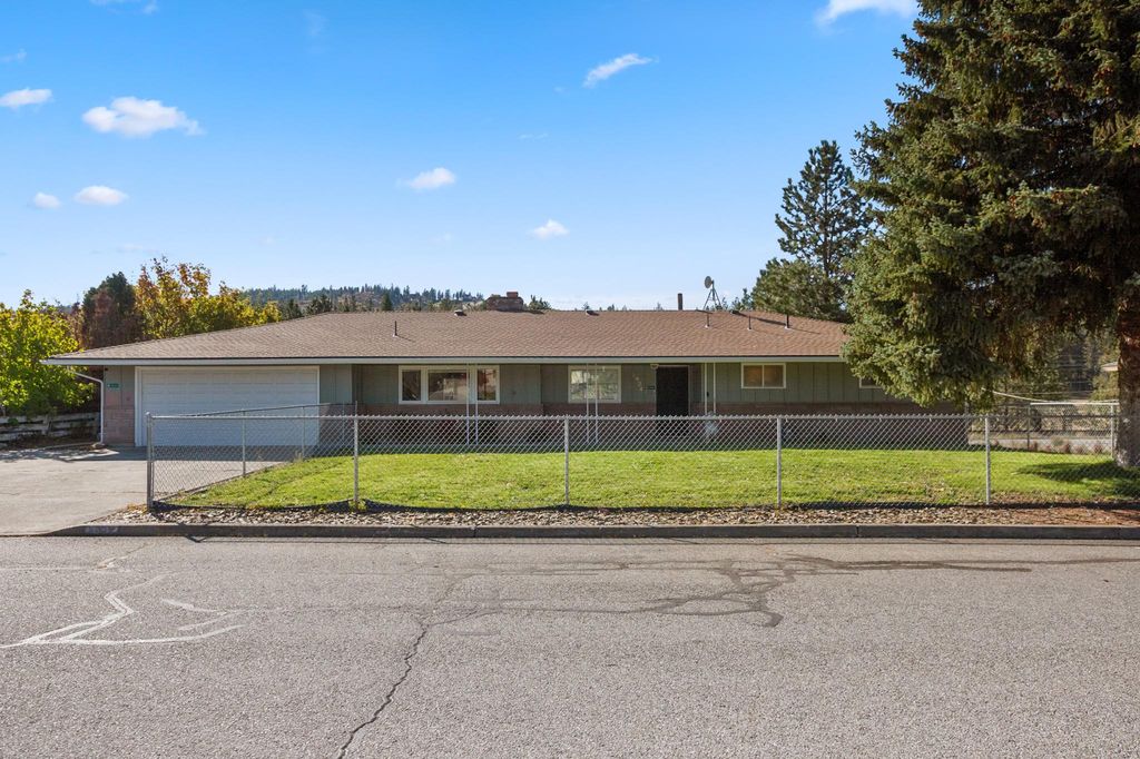 1924 S Fawn Dr, Spokane, WA 99206
