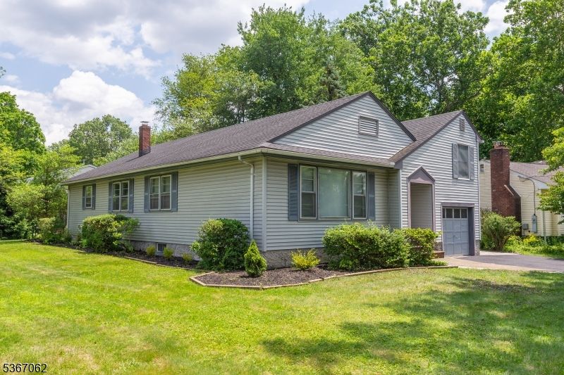 126 Hickson Dr, New Providence, NJ 07974