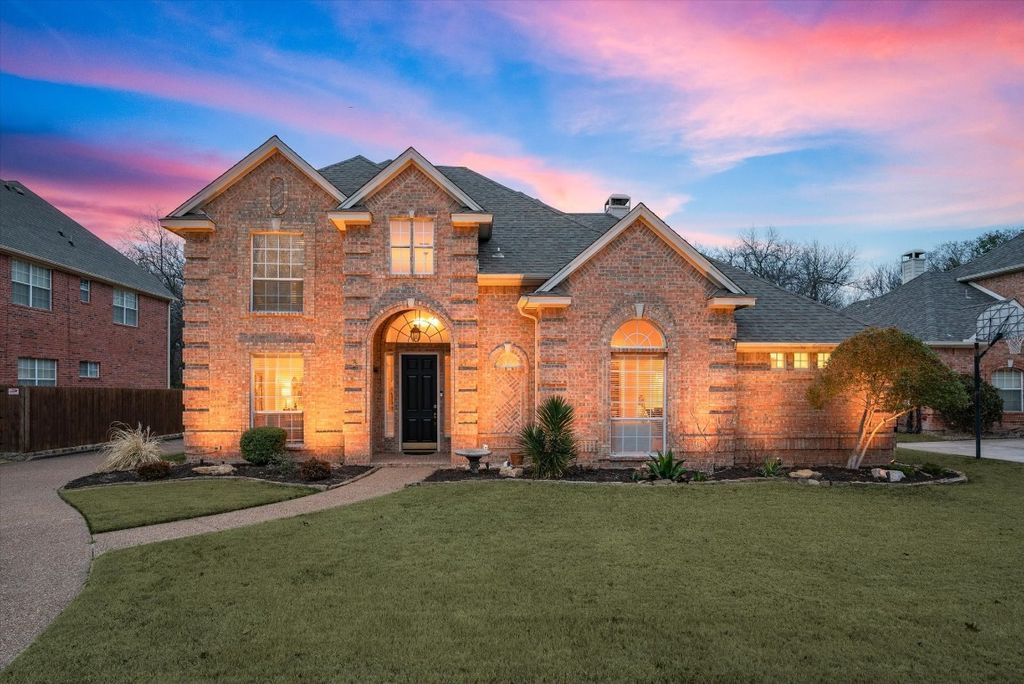 208 W  Mill Valley Dr, Colleyville, TX 76034