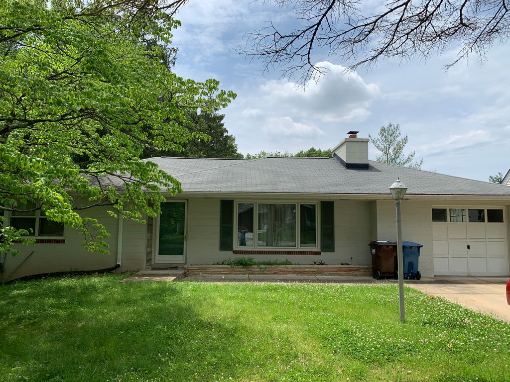 819 Deaver Ln, Saint Louis, MO 63141