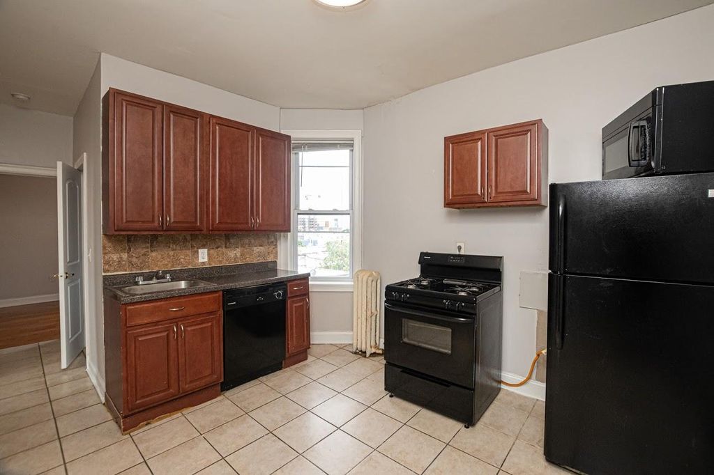 402 53rd St #21, West New York, NJ 07093