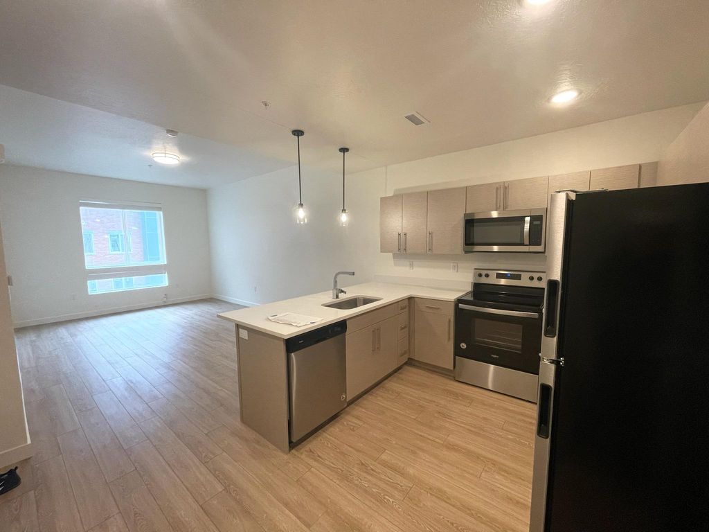 12558 S Pony Express Rd, Draper, UT 84020