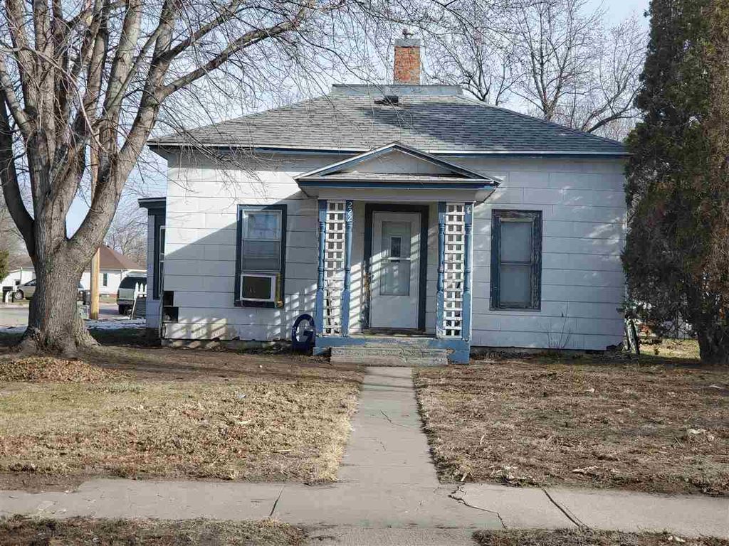 222 Kelsey St, Gibbon, NE 68840