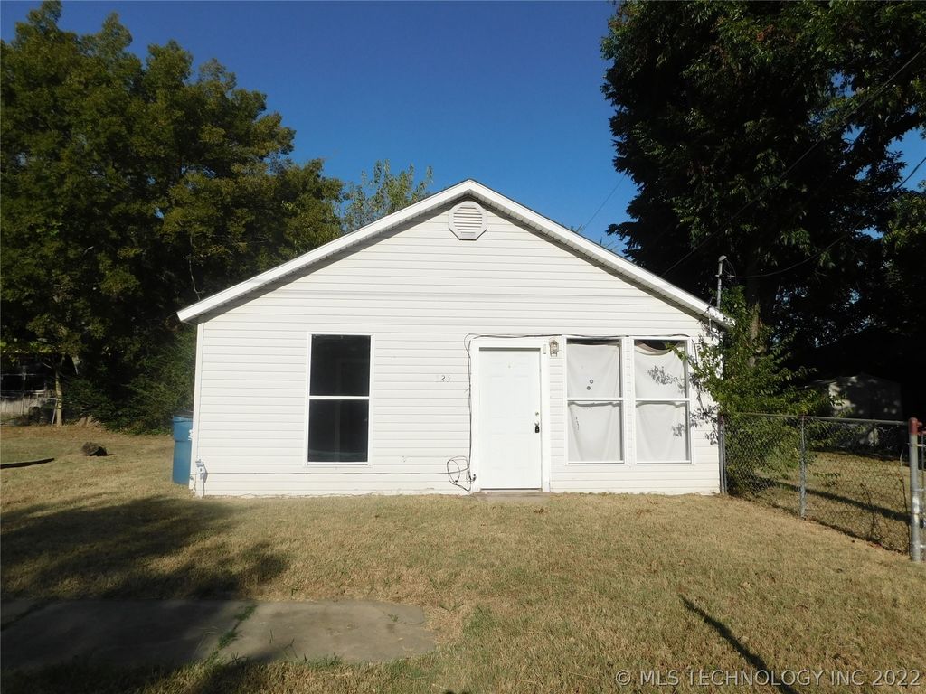 525 S  5th St, McAlester, OK 74501