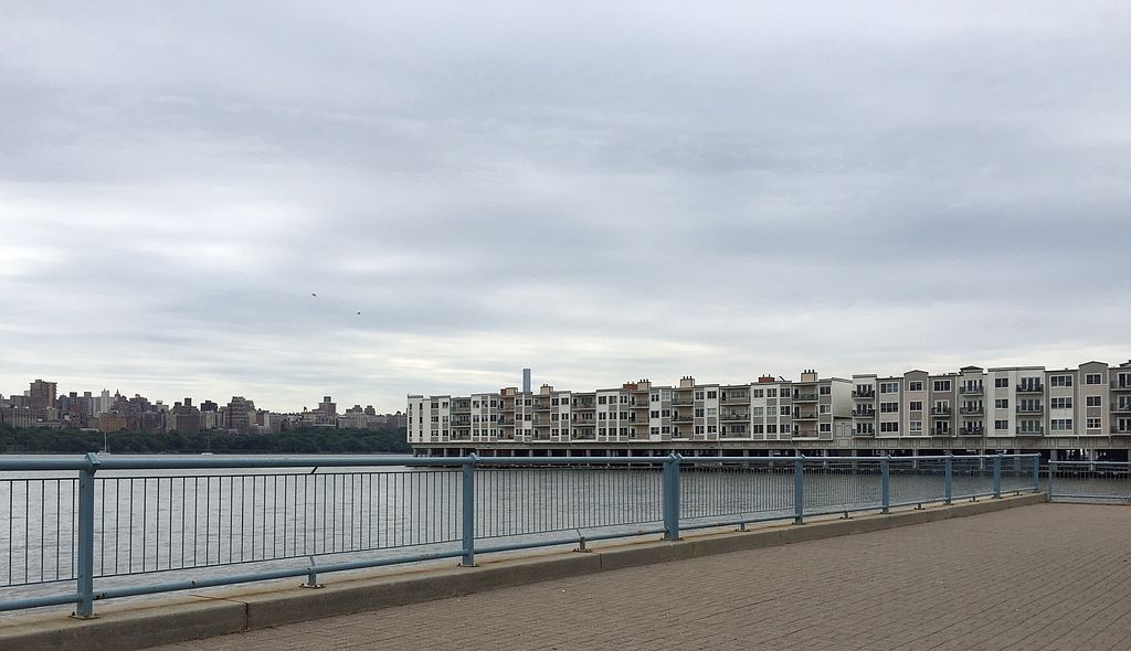10 The Promenade Edgewater Nj 07020