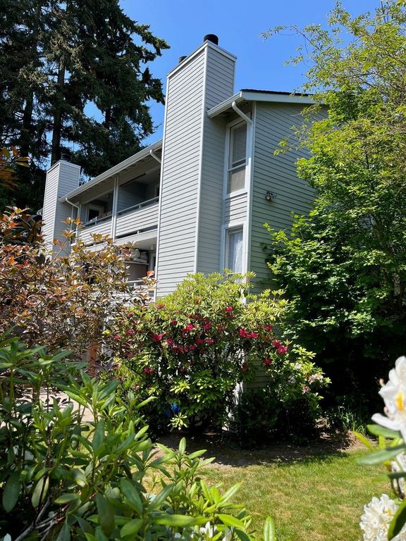 7020 208th St   SW #301, Lynnwood, WA 98036