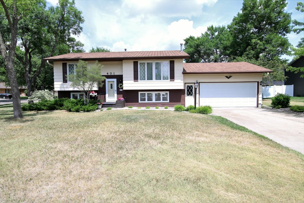401 17th Ave NE, Aberdeen, SD 57401