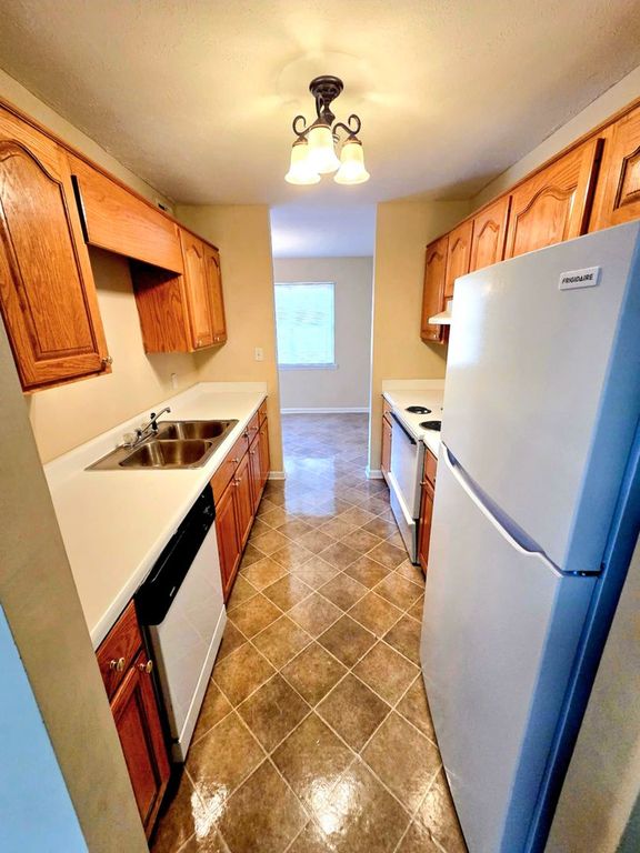 117 Brown Ave, Rainbow City, AL 35906