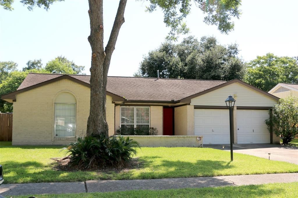 16218 La Cabana Dr, Houston, TX 77062