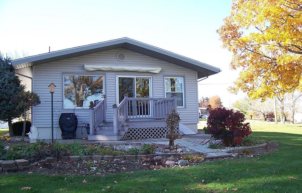 147 Dons Dr, Quincy, MI 49082