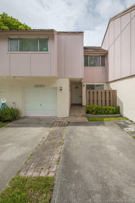 8229 NW 8th St #8, Plantation, FL 33324