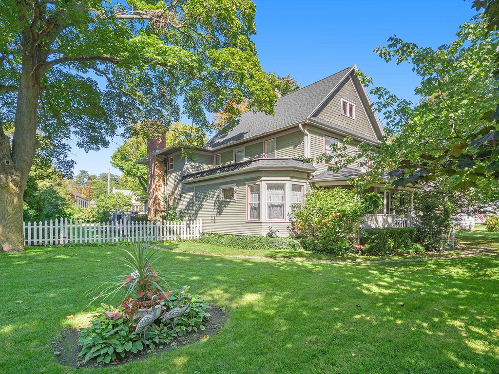 727 E Michigan Ave, Marshall, MI 49068