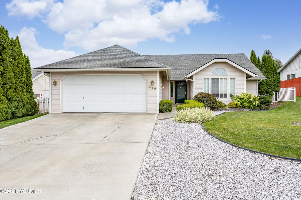 1106 W Home Ave, Selah, WA 98942