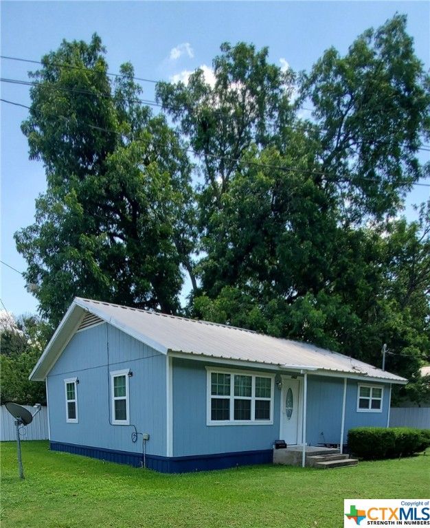 1803 N Central Ave, Cameron, TX 76520