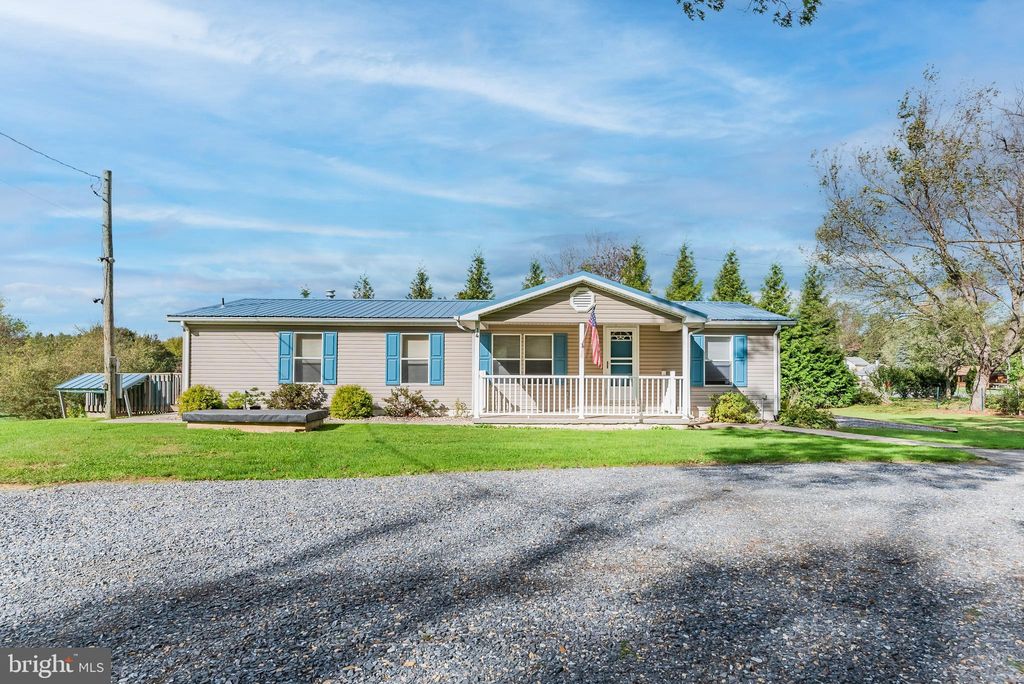 14 Southside Dr, Newville, PA 17241
